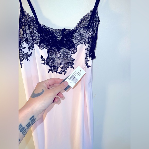 Natori lingerie - Picture 2 of 4